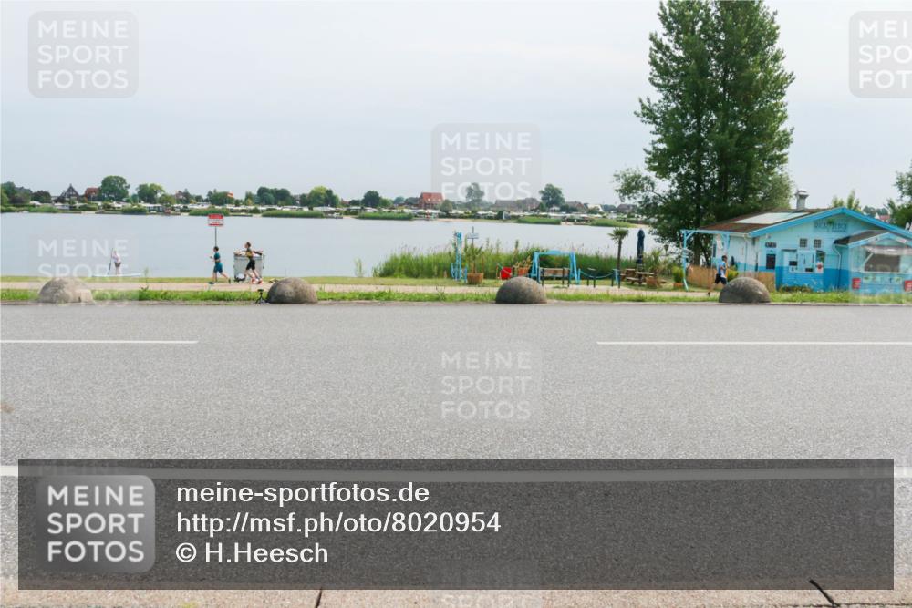 15.06.2025 - 27. Vierlanden-Triathlon H.Heesch http://msf.ph/oto/8020954 15.06.2025 11:16:28 Radfahren 45, 603, 717, 805 meine-sportfotos.de