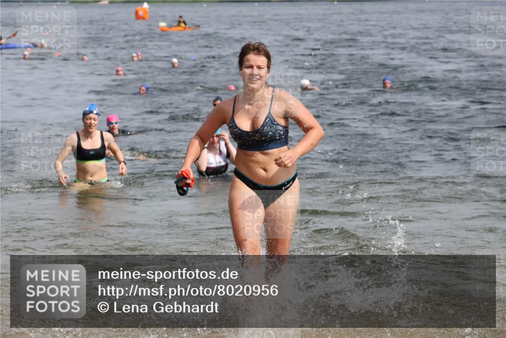 15.06.2025 - 27. Vierlanden-Triathlon Lena Gebhardt http://msf.ph/oto/8020956 15.06.2025 10:18:14 Schwimmen 515, 535, 550, 568, 586, 629 meine-sportfotos.de