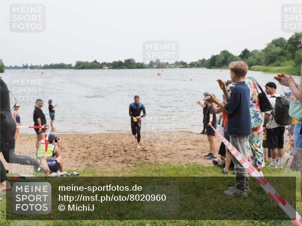 21.06.2025 - 27. Vierlanden-Triathlon MichiJ http://msf.ph/oto/8020960 15.06.2026 10:50:40 Schwimmen 753, 767 meine-sportfotos.de