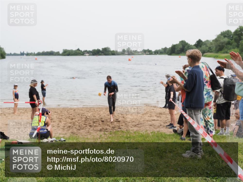 21.06.2025 - 27. Vierlanden-Triathlon MichiJ http://msf.ph/oto/8020970 15.06.2026 10:50:40 Schwimmen 753, 767 meine-sportfotos.de