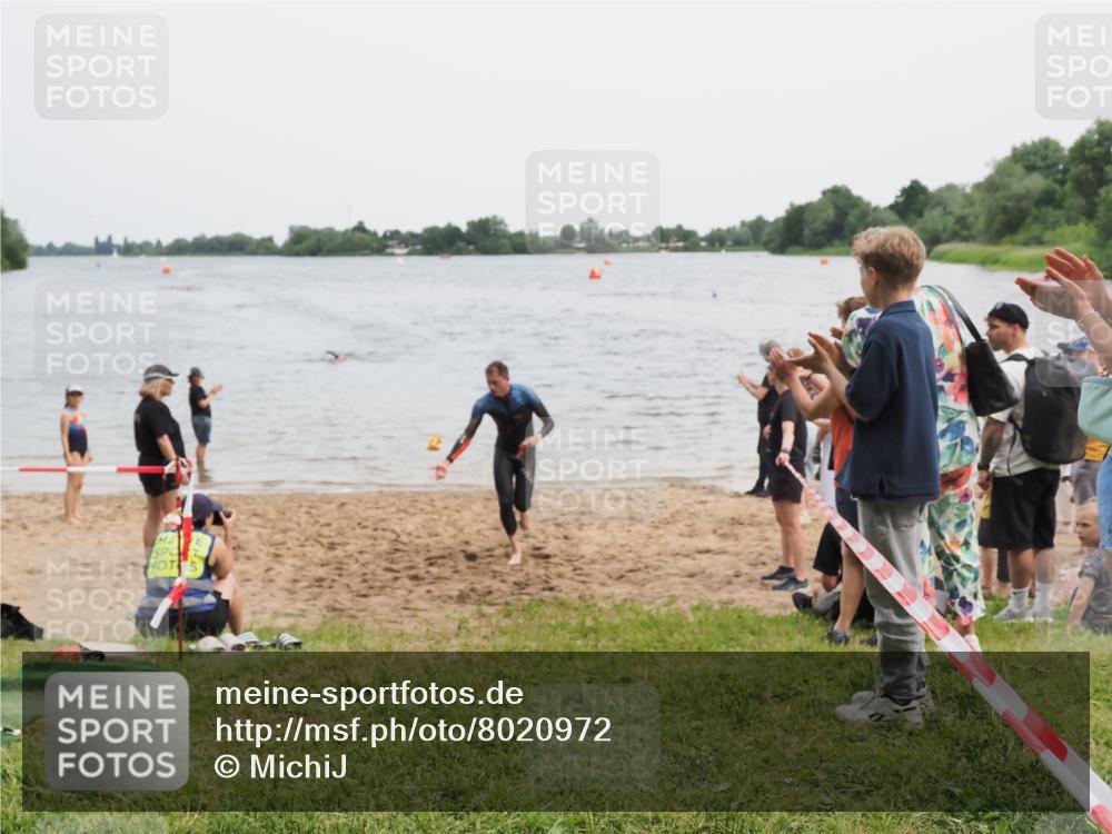 21.06.2025 - 27. Vierlanden-Triathlon MichiJ http://msf.ph/oto/8020972 15.06.2026 10:50:40 Schwimmen 753, 767 meine-sportfotos.de