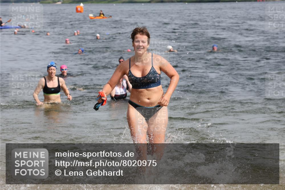 15.06.2025 - 27. Vierlanden-Triathlon Lena Gebhardt http://msf.ph/oto/8020975 15.06.2025 10:18:14 Schwimmen 515, 535, 550, 568, 586, 629 meine-sportfotos.de