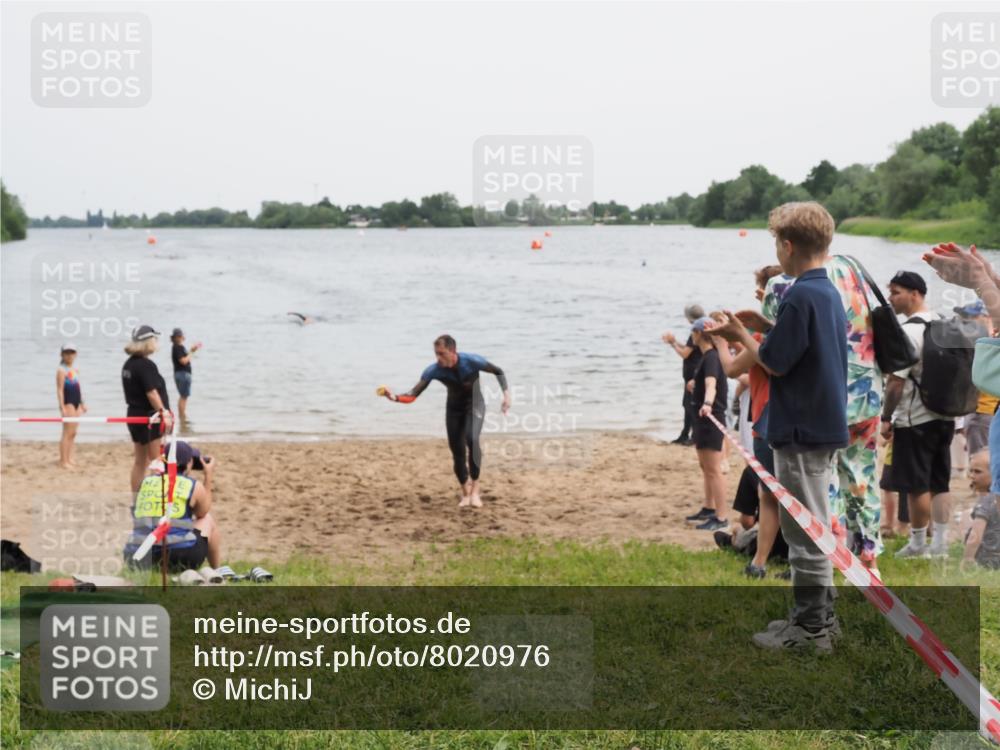 21.06.2025 - 27. Vierlanden-Triathlon MichiJ http://msf.ph/oto/8020976 15.06.2026 10:50:40 Schwimmen 753, 767 meine-sportfotos.de