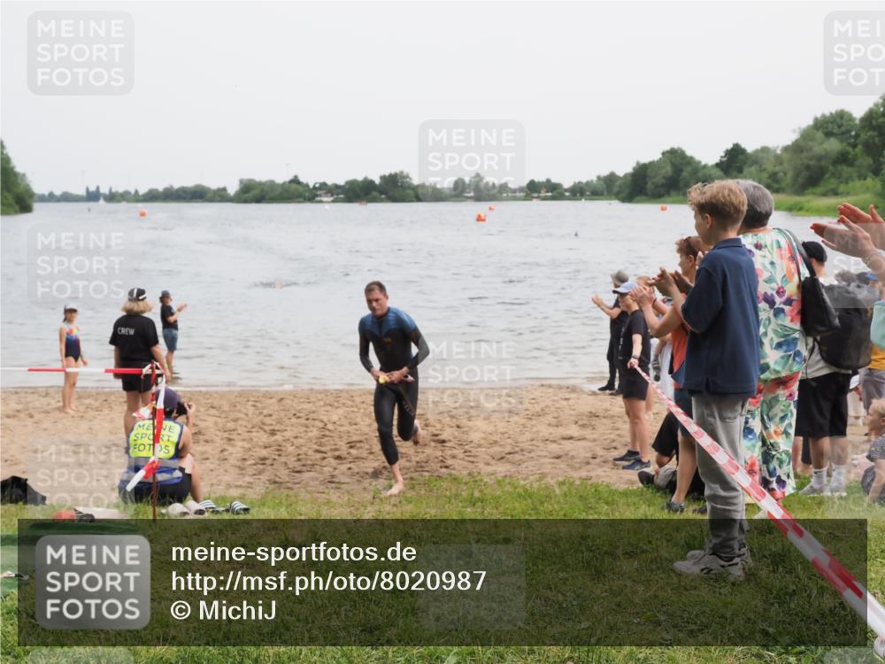 21.06.2025 - 27. Vierlanden-Triathlon MichiJ http://msf.ph/oto/8020987 15.06.2026 10:50:41 Schwimmen 753, 767 meine-sportfotos.de