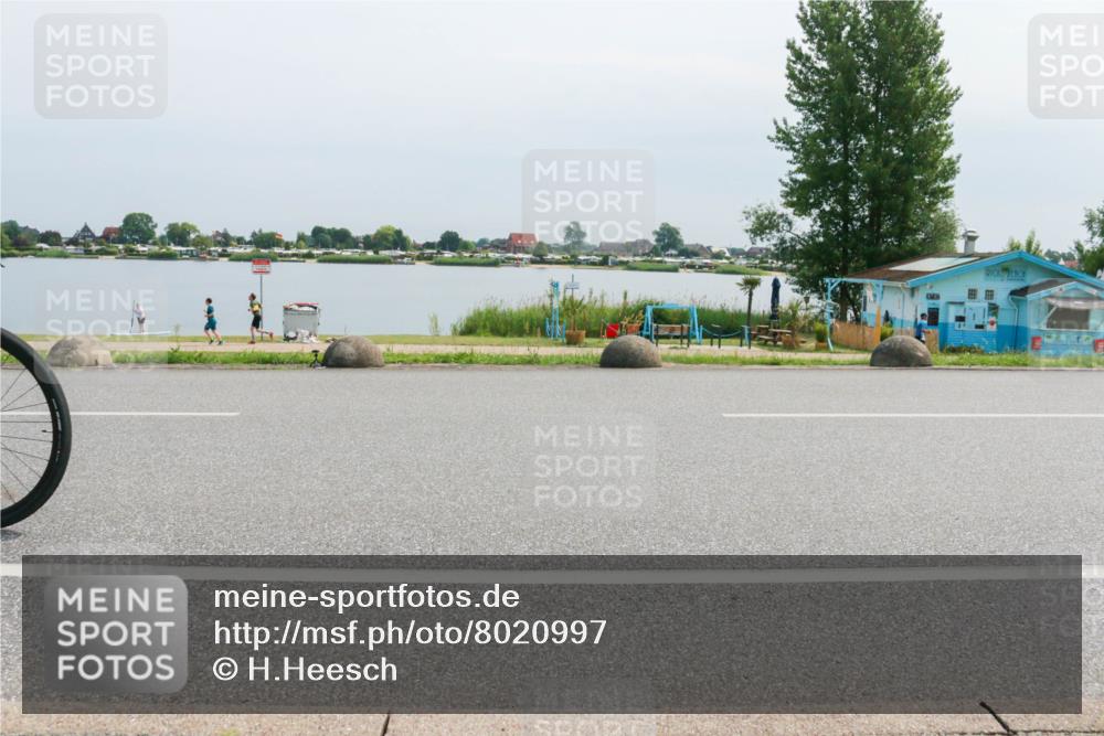 15.06.2025 - 27. Vierlanden-Triathlon H.Heesch http://msf.ph/oto/8020997 15.06.2025 11:16:29 Radfahren 45, 603, 717, 805 meine-sportfotos.de