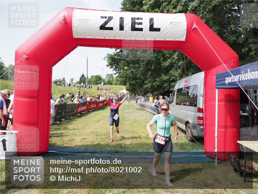 21.06.2025 - 27. Vierlanden-Triathlon MichiJ http://msf.ph/oto/8021002 15.06.2026 11:36:26 Ziel 247, 472 meine-sportfotos.de