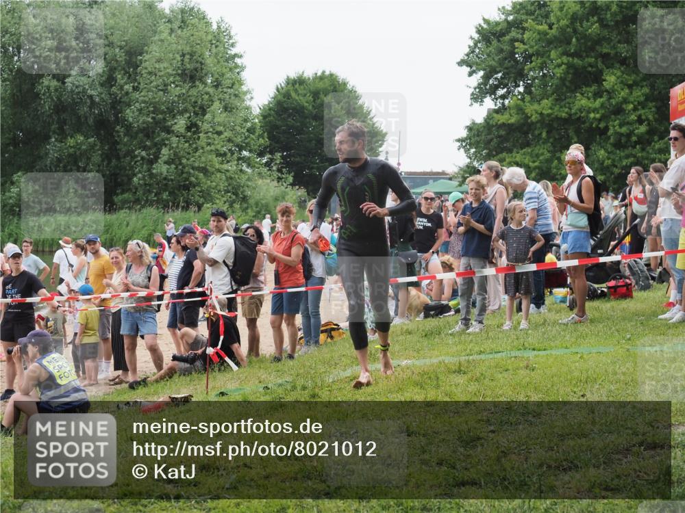 15.06.2025 - 27. Vierlanden-Triathlon KatJ http://msf.ph/oto/8021012 15.06.2025 10:51:09 Schwimmen 775 meine-sportfotos.de