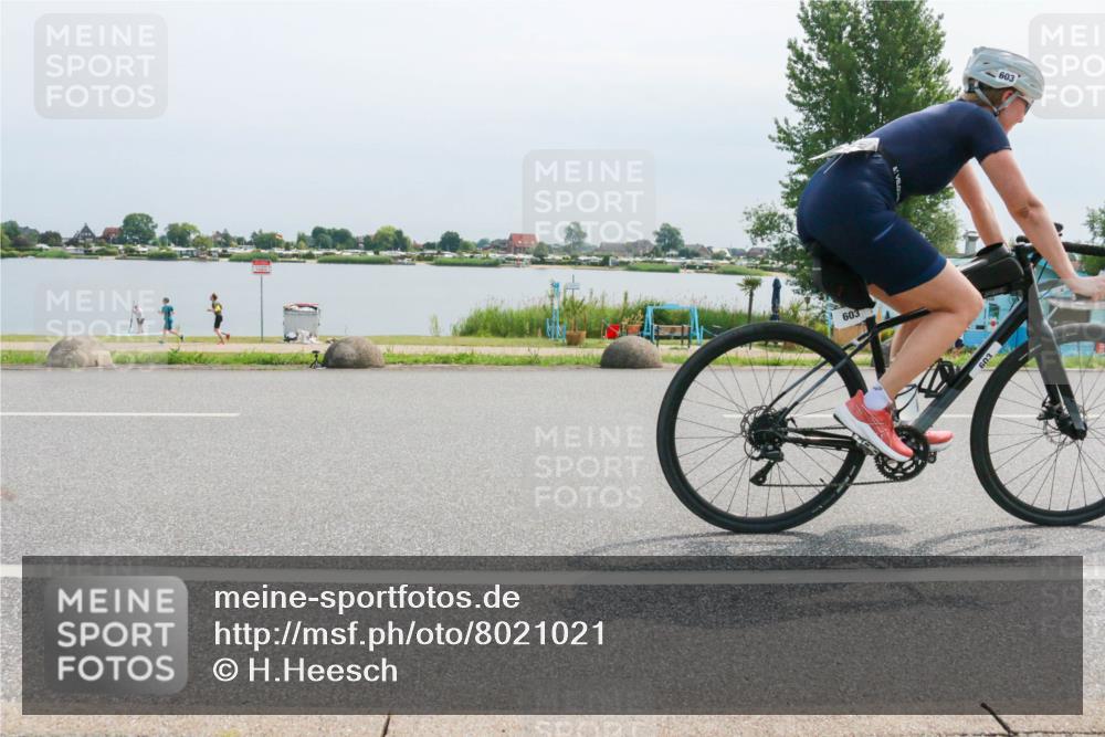 15.06.2025 - 27. Vierlanden-Triathlon H.Heesch http://msf.ph/oto/8021021 15.06.2025 11:16:29 Radfahren 45, 603, 717, 805 meine-sportfotos.de