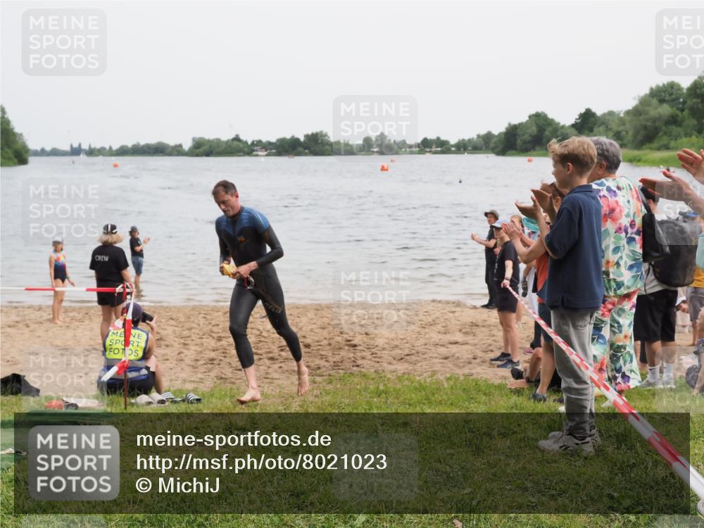 21.06.2025 - 27. Vierlanden-Triathlon MichiJ http://msf.ph/oto/8021023 15.06.2026 10:50:42 Schwimmen 753, 767 meine-sportfotos.de