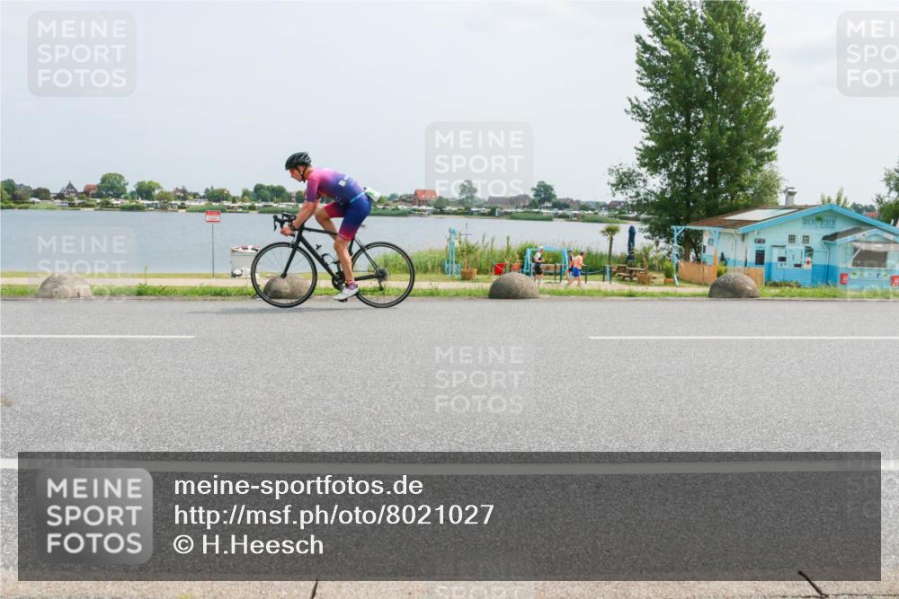 21.06.2025 - 27. Vierlanden-Triathlon H.Heesch http://msf.ph/oto/8021027 15.06.2025 12:04:29 Radfahren 725, 833, 904 meine-sportfotos.de