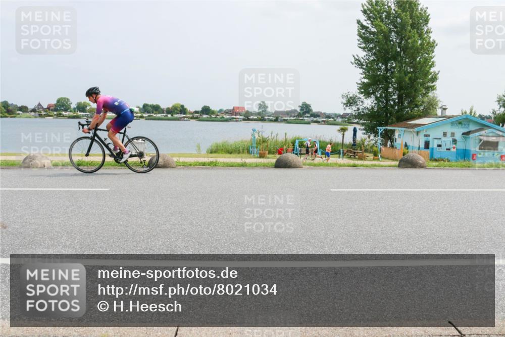 21.06.2025 - 27. Vierlanden-Triathlon H.Heesch http://msf.ph/oto/8021034 15.06.2025 12:04:29 Radfahren 725, 833, 904 meine-sportfotos.de