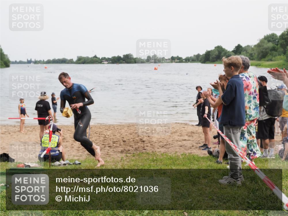 21.06.2025 - 27. Vierlanden-Triathlon MichiJ http://msf.ph/oto/8021036 15.06.2026 10:50:42 Schwimmen 753, 767 meine-sportfotos.de