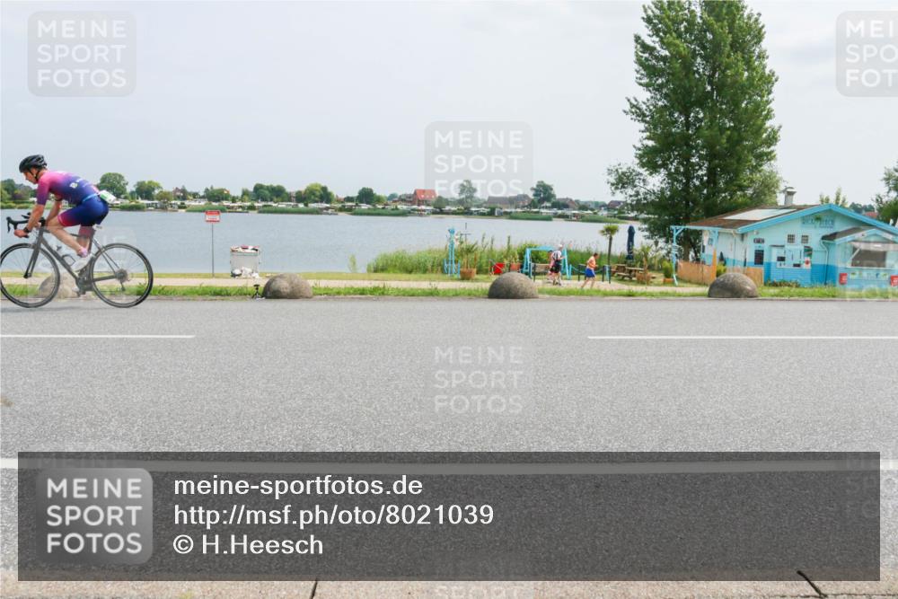 21.06.2025 - 27. Vierlanden-Triathlon H.Heesch http://msf.ph/oto/8021039 15.06.2025 12:04:29 Radfahren 725, 833, 904 meine-sportfotos.de