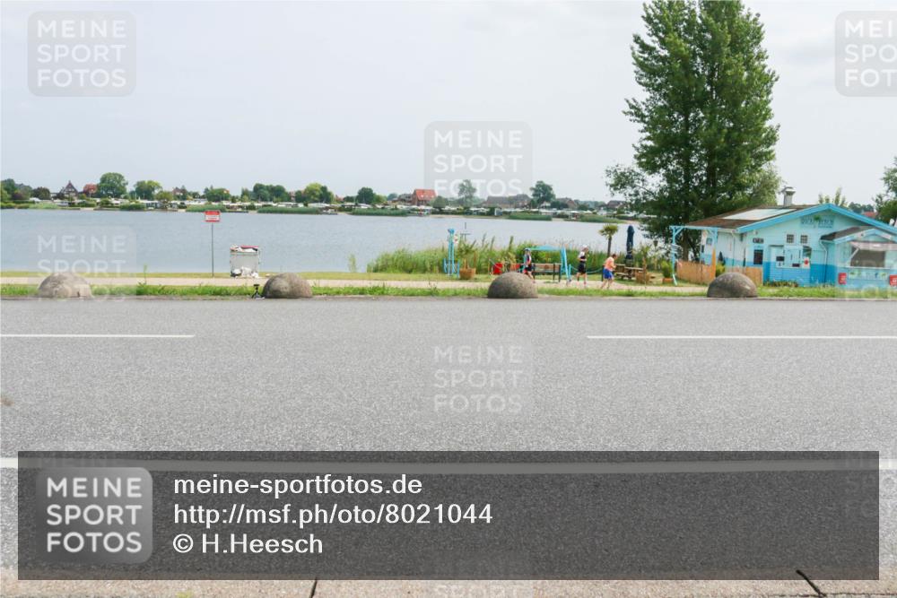 21.06.2025 - 27. Vierlanden-Triathlon H.Heesch http://msf.ph/oto/8021044 15.06.2025 12:04:30 Radfahren 725, 833, 904 meine-sportfotos.de
