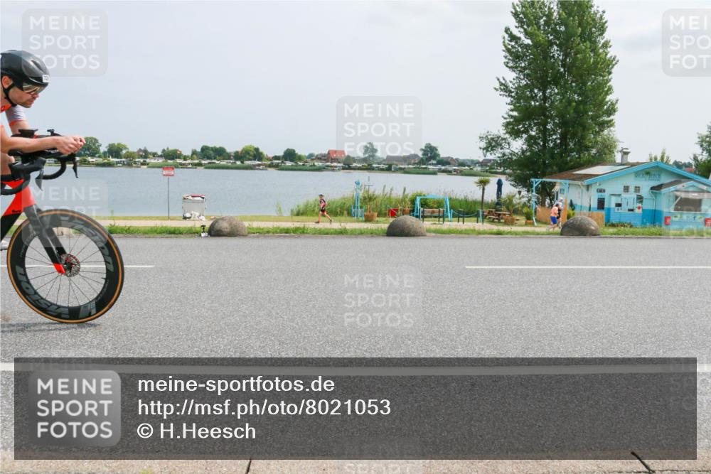 21.06.2025 - 27. Vierlanden-Triathlon H.Heesch http://msf.ph/oto/8021053 15.06.2025 12:04:31 Radfahren 725, 833 meine-sportfotos.de