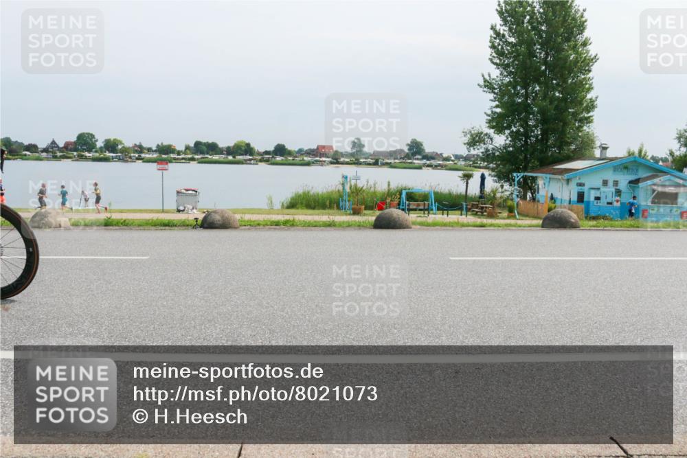 15.06.2025 - 27. Vierlanden-Triathlon H.Heesch http://msf.ph/oto/8021073 15.06.2025 11:16:30 Radfahren 45, 603, 717, 805 meine-sportfotos.de