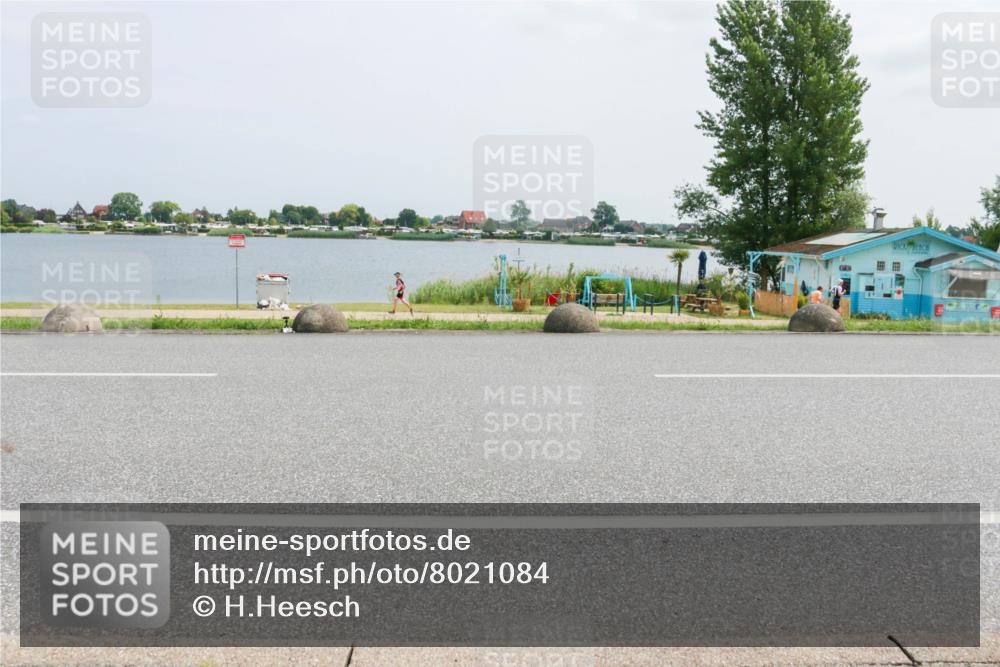 21.06.2025 - 27. Vierlanden-Triathlon H.Heesch http://msf.ph/oto/8021084 15.06.2025 12:04:32 Radfahren 725, 833 meine-sportfotos.de