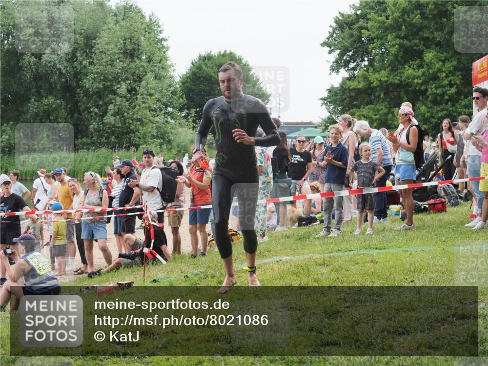 15.06.2025 - 27. Vierlanden-Triathlon KatJ http://msf.ph/oto/8021086 15.06.2025 10:51:10 Schwimmen 775 meine-sportfotos.de