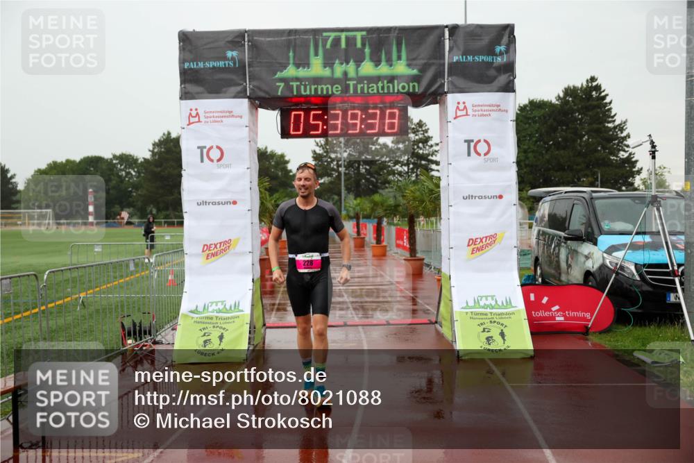15.06.2025 - 7 Türme Triathlon Michael Strokosch http://msf.ph/oto/8021088 15.06.2025 15:39:38 Ziel 228 meine-sportfotos.de