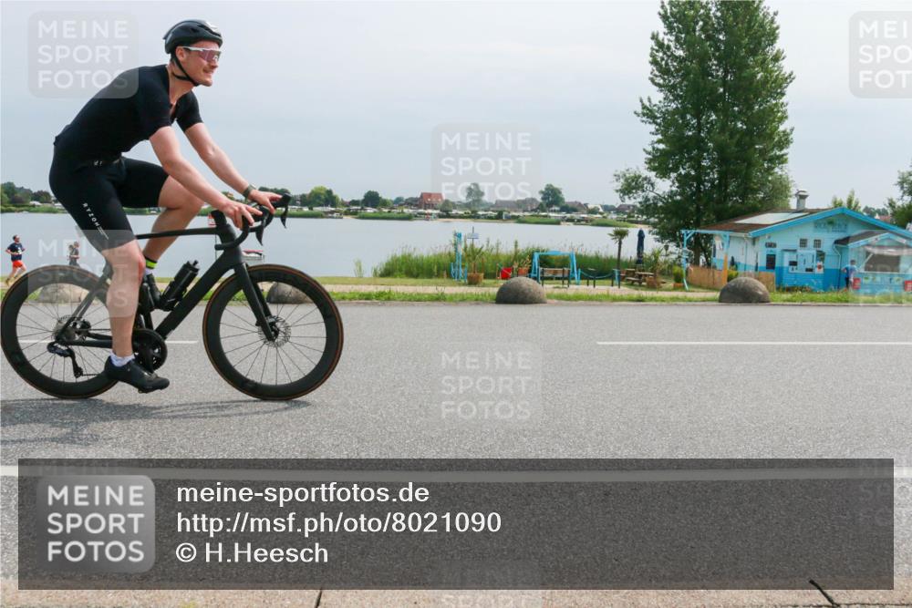 15.06.2025 - 27. Vierlanden-Triathlon H.Heesch http://msf.ph/oto/8021090 15.06.2025 11:16:30 Radfahren 45, 603, 717, 805 meine-sportfotos.de