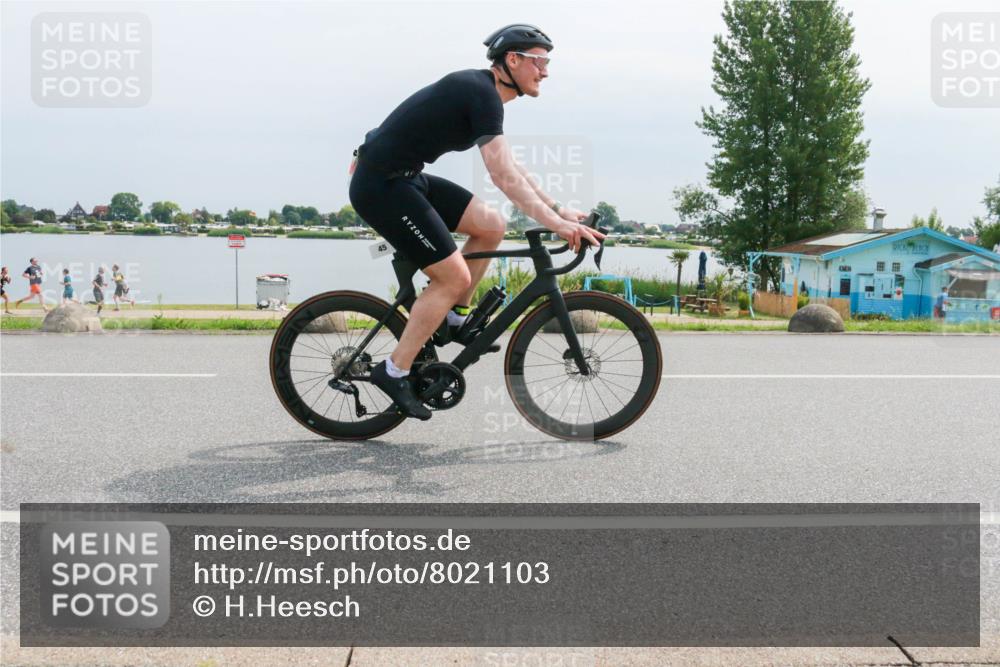 15.06.2025 - 27. Vierlanden-Triathlon H.Heesch http://msf.ph/oto/8021103 15.06.2025 11:16:30 Radfahren 45, 603, 717, 805 meine-sportfotos.de