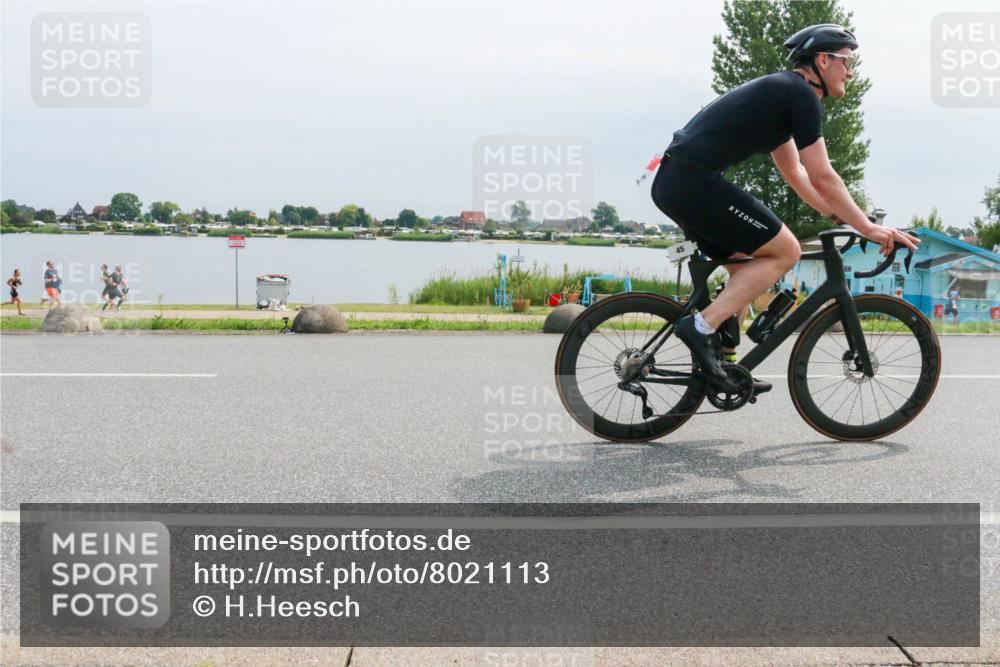 15.06.2025 - 27. Vierlanden-Triathlon H.Heesch http://msf.ph/oto/8021113 15.06.2025 11:16:30 Radfahren 45, 603, 717, 805 meine-sportfotos.de