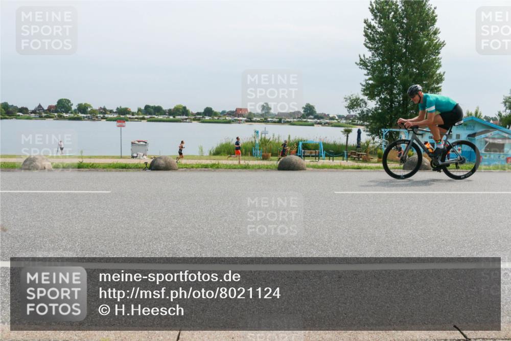 21.06.2025 - 27. Vierlanden-Triathlon H.Heesch http://msf.ph/oto/8021124 15.06.2025 11:16:34 Radfahren 45, 805, 953 meine-sportfotos.de