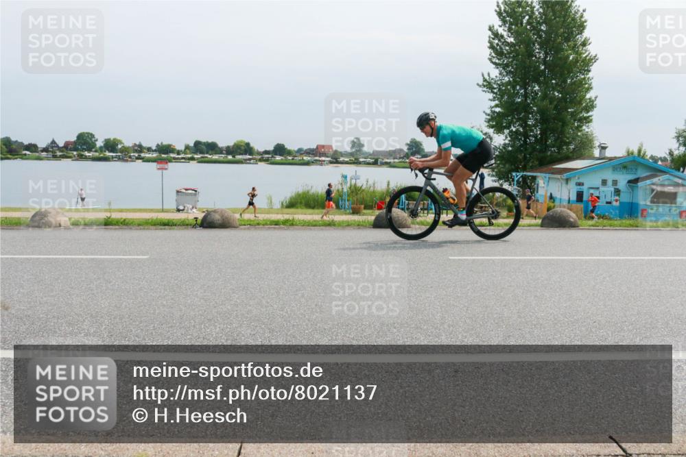 15.06.2025 - 27. Vierlanden-Triathlon H.Heesch http://msf.ph/oto/8021137 15.06.2025 11:16:34 Radfahren 45, 805, 953 meine-sportfotos.de