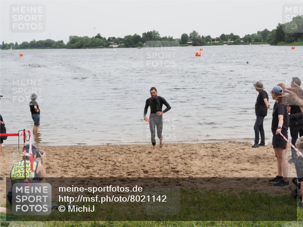 21.06.2025 - 27. Vierlanden-Triathlon MichiJ http://msf.ph/oto/8021142 15.06.2026 10:51:04 Schwimmen 775 meine-sportfotos.de