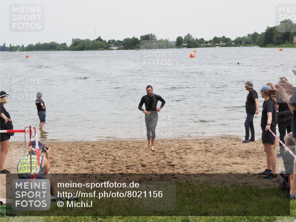 21.06.2025 - 27. Vierlanden-Triathlon MichiJ http://msf.ph/oto/8021156 15.06.2026 10:51:04 Schwimmen 775 meine-sportfotos.de