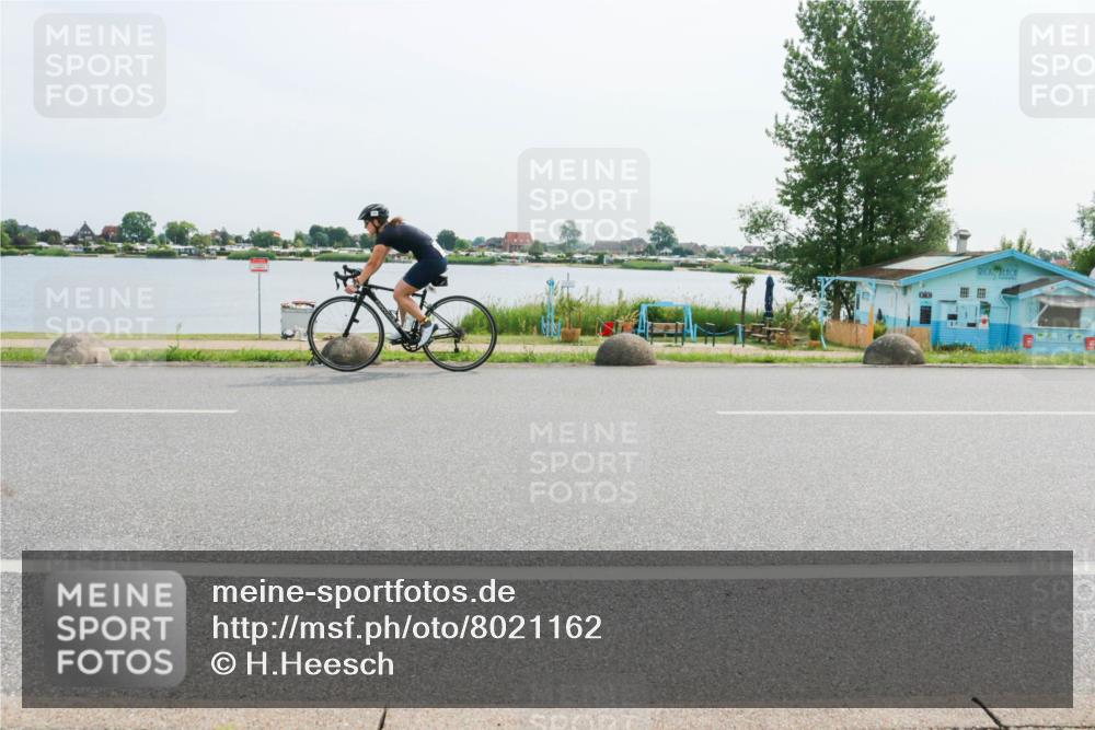 15.06.2025 - 27. Vierlanden-Triathlon H.Heesch http://msf.ph/oto/8021162 15.06.2025 10:27:12 Radfahren 227, 574, 586 meine-sportfotos.de