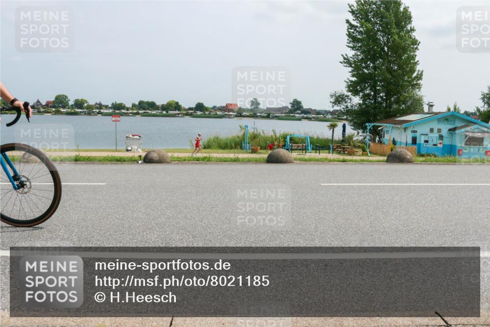 21.06.2025 - 27. Vierlanden-Triathlon H.Heesch http://msf.ph/oto/8021185 15.06.2025 12:04:43 Radfahren 237, 822, 826, 913 meine-sportfotos.de