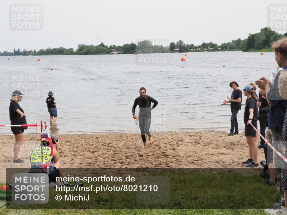21.06.2025 - 27. Vierlanden-Triathlon MichiJ http://msf.ph/oto/8021210 15.06.2026 10:51:05 Schwimmen 775 meine-sportfotos.de