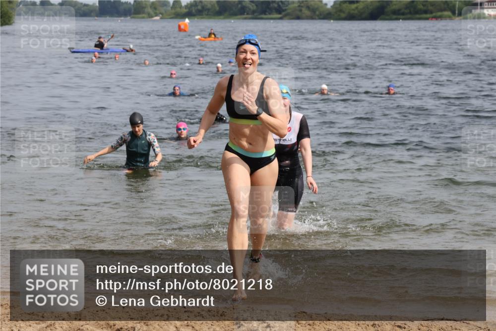 15.06.2025 - 27. Vierlanden-Triathlon Lena Gebhardt http://msf.ph/oto/8021218 15.06.2025 10:18:21 Schwimmen 495, 533, 535, 568, 586, 621 meine-sportfotos.de