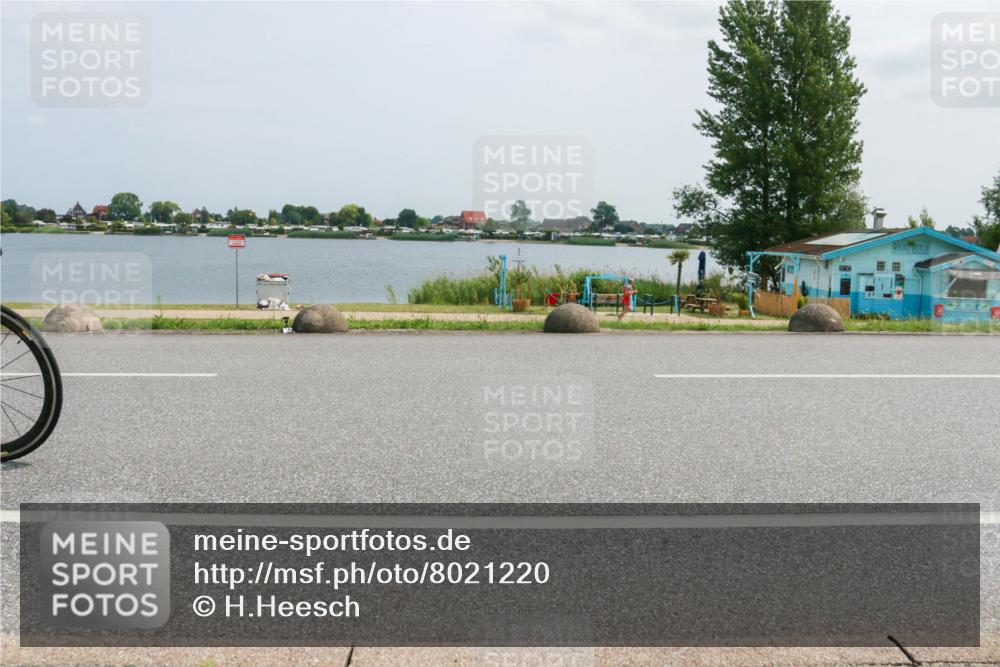 21.06.2025 - 27. Vierlanden-Triathlon H.Heesch http://msf.ph/oto/8021220 15.06.2025 12:04:46 Radfahren 822, 826, 913 meine-sportfotos.de