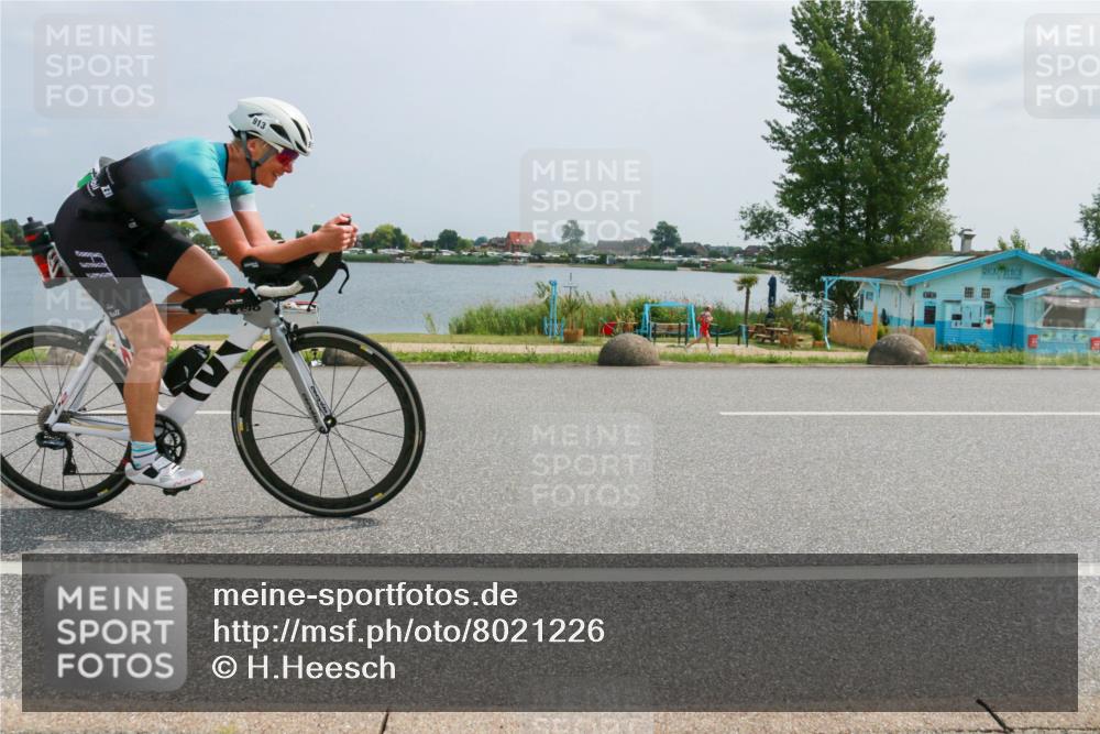 21.06.2025 - 27. Vierlanden-Triathlon H.Heesch http://msf.ph/oto/8021226 15.06.2025 12:04:46 Radfahren 822, 826, 913 meine-sportfotos.de