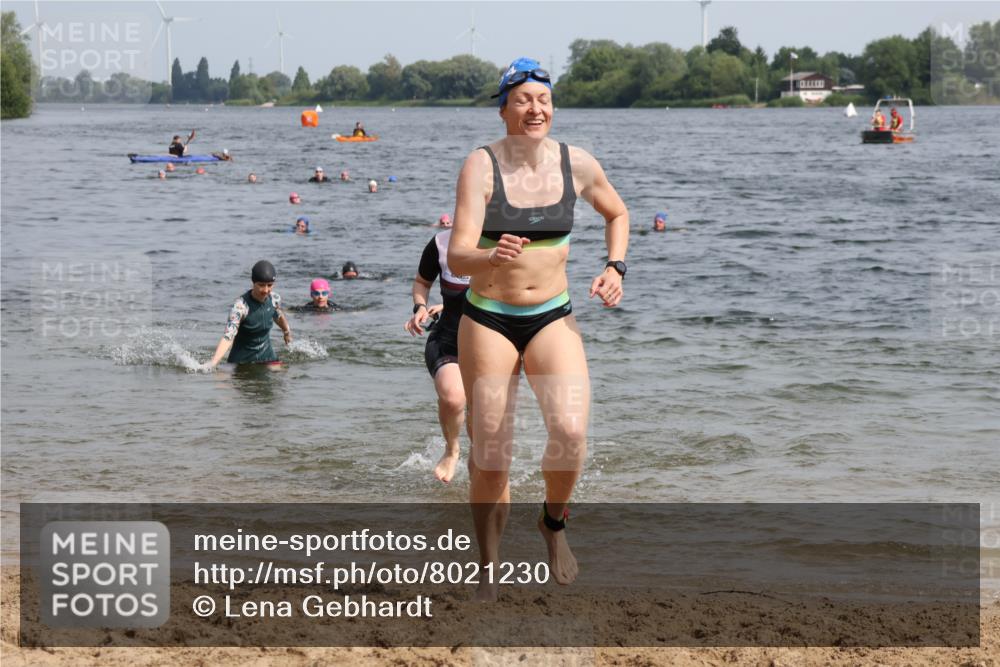 15.06.2025 - 27. Vierlanden-Triathlon Lena Gebhardt http://msf.ph/oto/8021230 15.06.2025 10:18:22 Schwimmen 495, 533, 535, 568, 586, 621, 628 meine-sportfotos.de