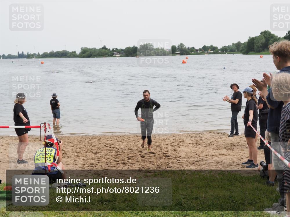 21.06.2025 - 27. Vierlanden-Triathlon MichiJ http://msf.ph/oto/8021236 15.06.2026 10:51:05 Schwimmen 775 meine-sportfotos.de
