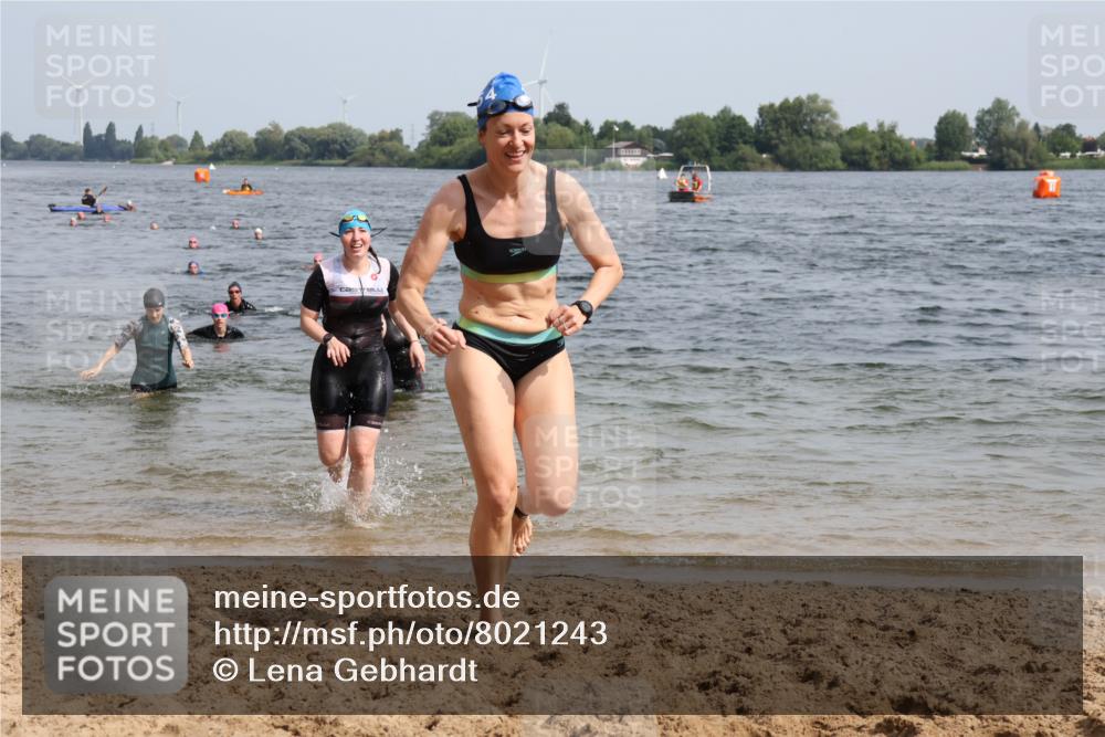 15.06.2025 - 27. Vierlanden-Triathlon Lena Gebhardt http://msf.ph/oto/8021243 15.06.2025 10:18:23 Schwimmen 495, 533, 535, 568, 586, 621, 628 meine-sportfotos.de