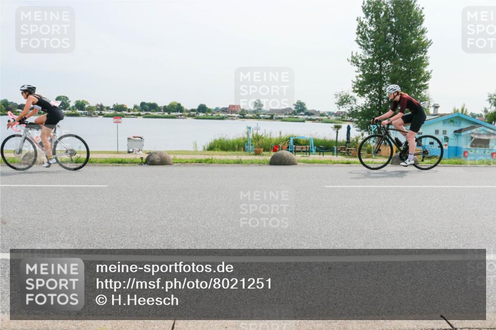 15.06.2025 - 27. Vierlanden-Triathlon H.Heesch http://msf.ph/oto/8021251 15.06.2025 10:27:17 Radfahren 206, 227, 586, 594 meine-sportfotos.de
