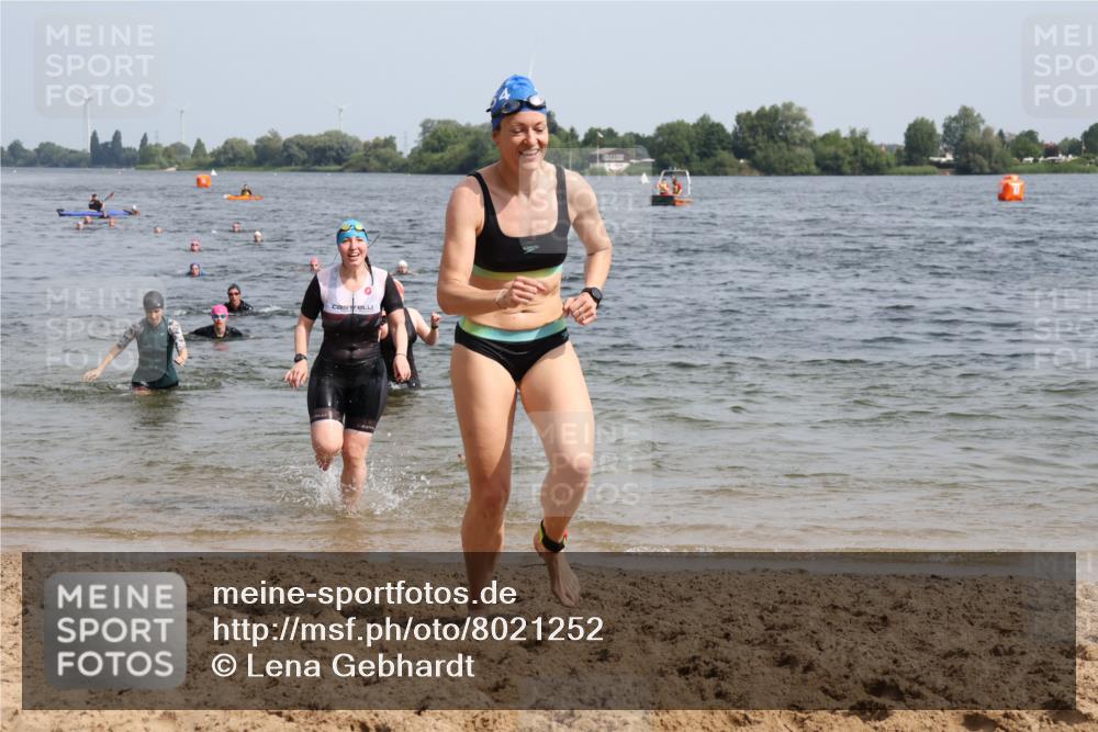 15.06.2025 - 27. Vierlanden-Triathlon Lena Gebhardt http://msf.ph/oto/8021252 15.06.2025 10:18:23 Schwimmen 495, 533, 535, 568, 586, 621, 628 meine-sportfotos.de