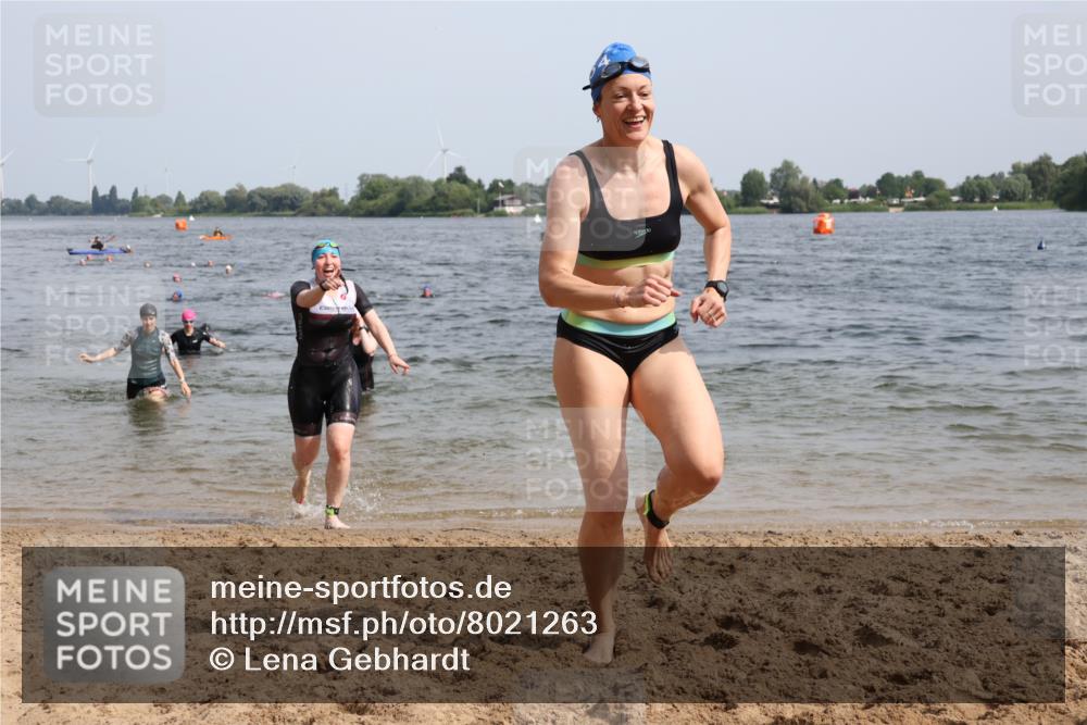 15.06.2025 - 27. Vierlanden-Triathlon Lena Gebhardt http://msf.ph/oto/8021263 15.06.2025 10:18:23 Schwimmen 495, 533, 535, 568, 586, 621, 628 meine-sportfotos.de