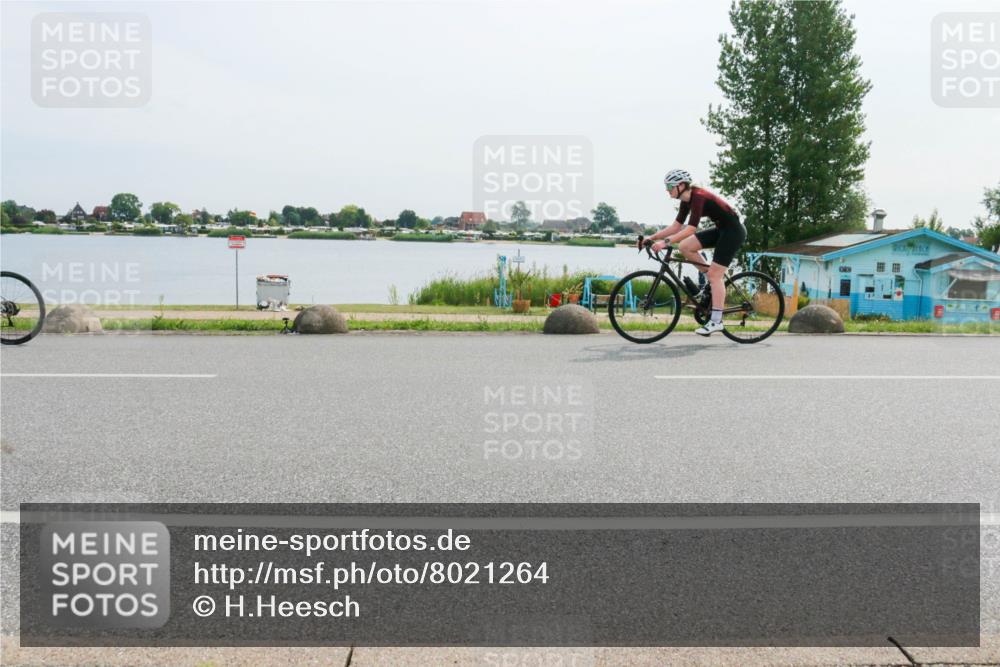 15.06.2025 - 27. Vierlanden-Triathlon H.Heesch http://msf.ph/oto/8021264 15.06.2025 10:27:17 Radfahren 206, 227, 586, 594 meine-sportfotos.de