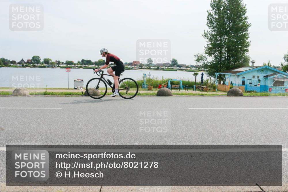 15.06.2025 - 27. Vierlanden-Triathlon H.Heesch http://msf.ph/oto/8021278 15.06.2025 10:27:18 Radfahren 206, 227, 586, 594 meine-sportfotos.de