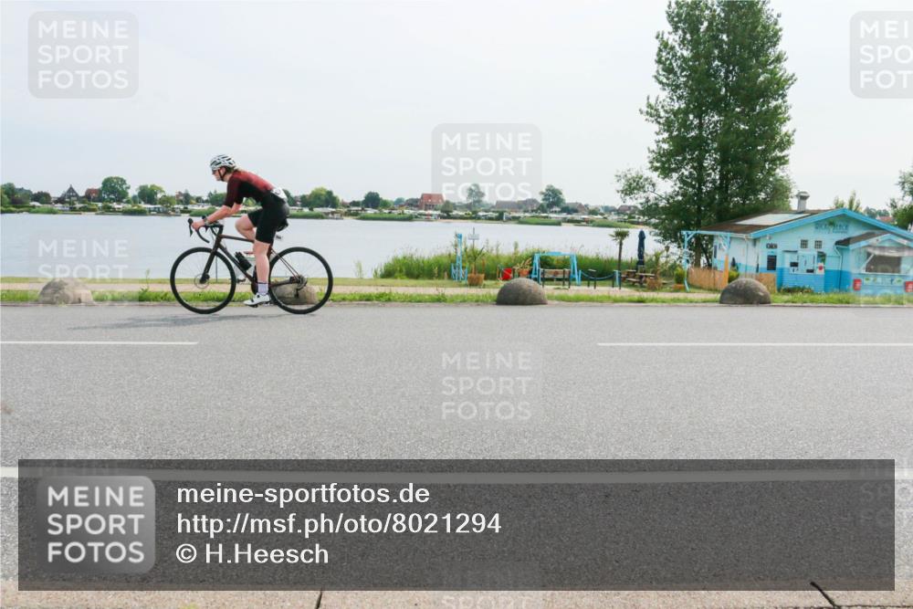 15.06.2025 - 27. Vierlanden-Triathlon H.Heesch http://msf.ph/oto/8021294 15.06.2025 10:27:18 Radfahren 206, 227, 586, 594 meine-sportfotos.de