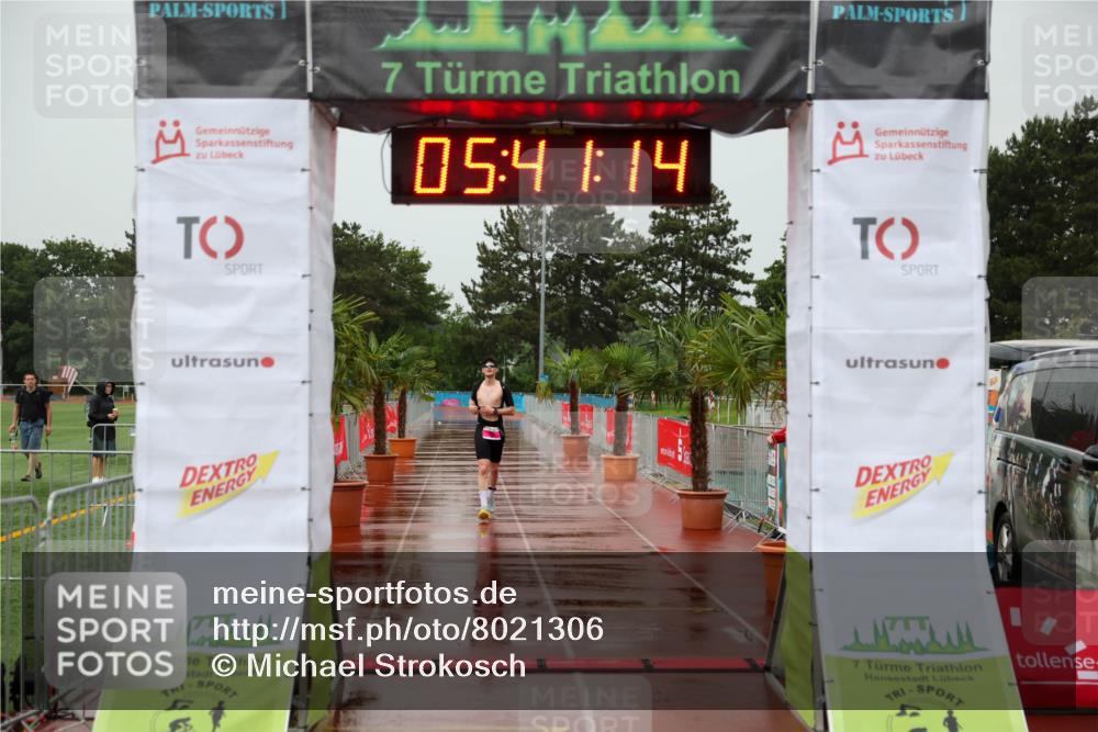 15.06.2025 - 7 Türme Triathlon Michael Strokosch http://msf.ph/oto/8021306 15.06.2025 15:41:14 Ziel 303 meine-sportfotos.de