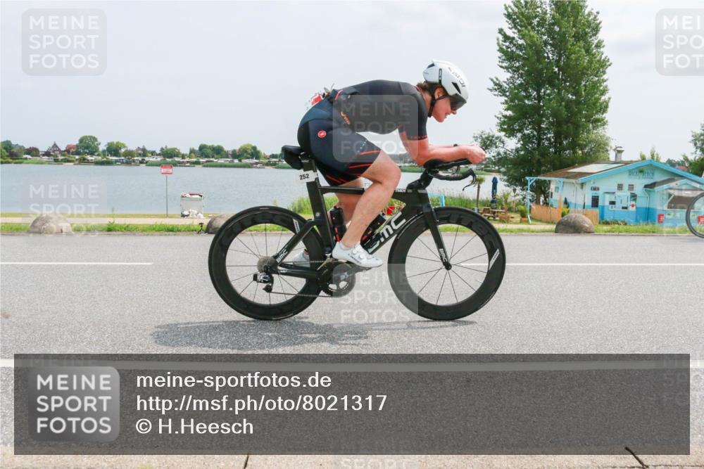 21.06.2025 - 27. Vierlanden-Triathlon H.Heesch http://msf.ph/oto/8021317 15.06.2025 12:04:52 Radfahren 252, 699 meine-sportfotos.de