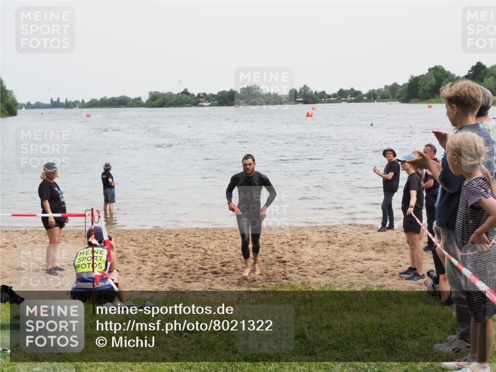 21.06.2025 - 27. Vierlanden-Triathlon MichiJ http://msf.ph/oto/8021322 15.06.2026 10:51:06 Schwimmen 775 meine-sportfotos.de