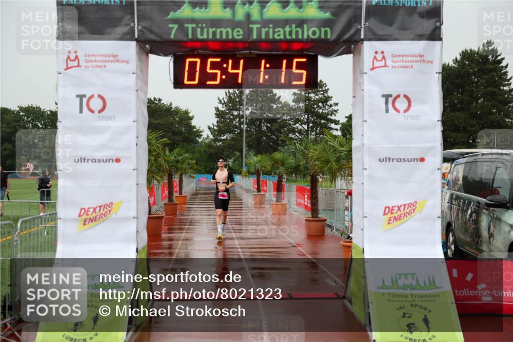 15.06.2025 - 7 Türme Triathlon Michael Strokosch http://msf.ph/oto/8021323 15.06.2025 15:41:15 Ziel 303 meine-sportfotos.de