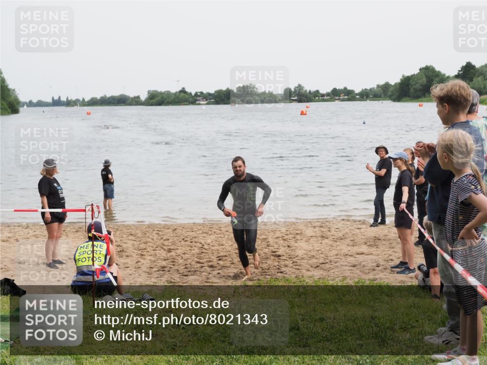 21.06.2025 - 27. Vierlanden-Triathlon MichiJ http://msf.ph/oto/8021343 15.06.2026 10:51:06 Schwimmen 775 meine-sportfotos.de